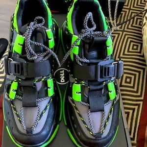 Black & green Akira stylish gymshoe! Worn twice!